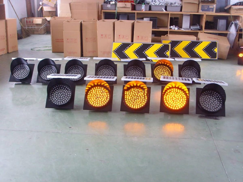 LED Flashing Solar Traffic Light, Traffic Signals Signs Lights with Solar Panel, IP65 Waterproof Signal Light, Emergency Lights (40cm/16in)
