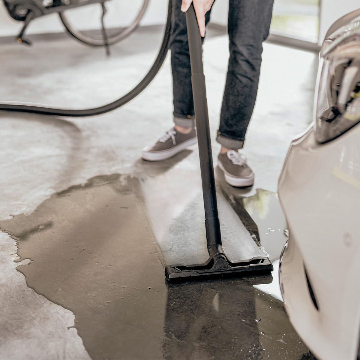 Kärcher Wet/Dry Vacuum Cleaner WD 6 P S V -30/6/22/T, blowing function, power: 1300 W, stainless steel tank: 30 l, suction hose: 2.2 m, with socket, tool hose & adapter, flat filter, nozzles