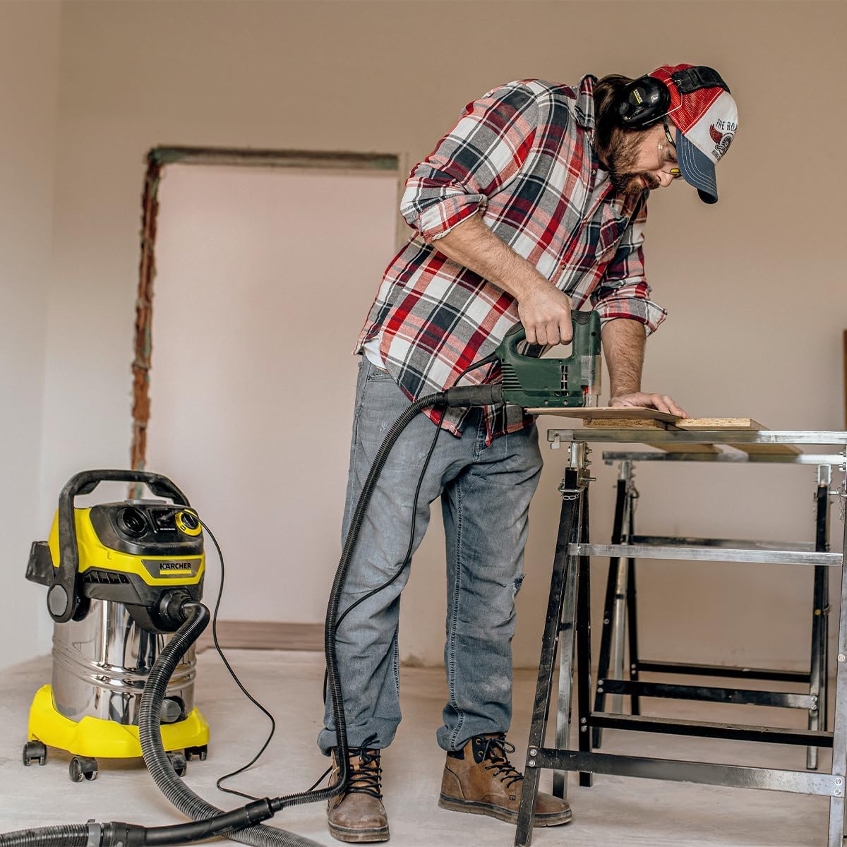 Kärcher Wet/Dry Vacuum Cleaner WD 6 P S V -30/6/22/T, blowing function, power: 1300 W, stainless steel tank: 30 l, suction hose: 2.2 m, with socket, tool hose & adapter, flat filter, nozzles