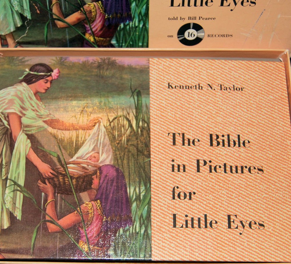 The Bible in Pictures for Little Eyes Boxed Set with 16 Records