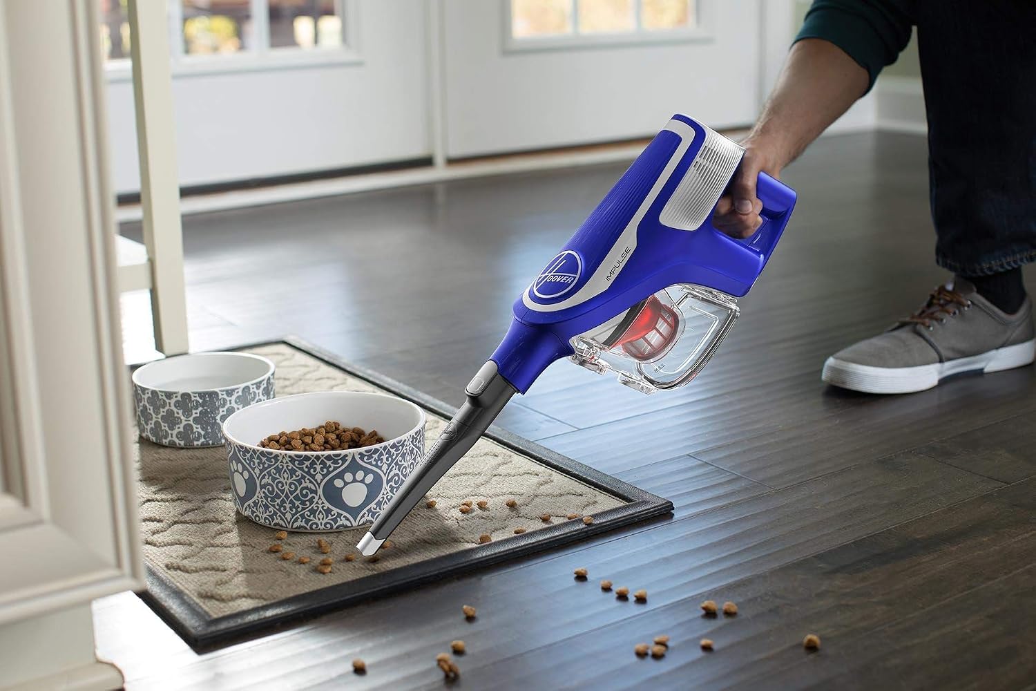 Hoover Impulse Cordless Stick Vacuum Cleaner with Swivel Steering, BH53020, Blue