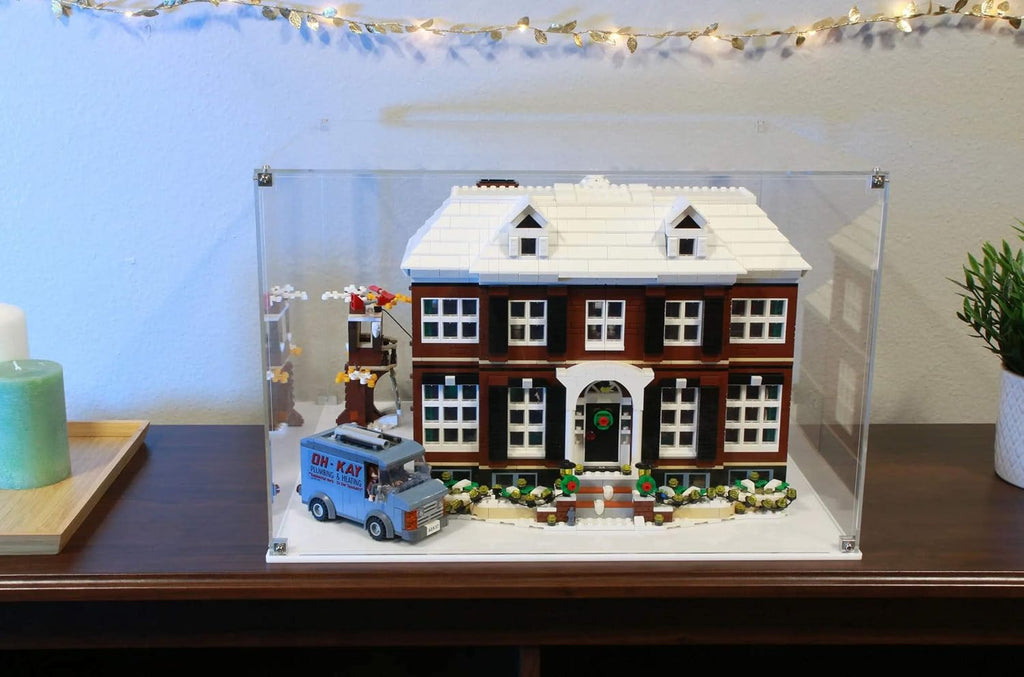 Display Case Compatible with Lego 21330 - Home Alone - Acrylic Dustproof Showcase with Pre-Printed Background - Set Not Included