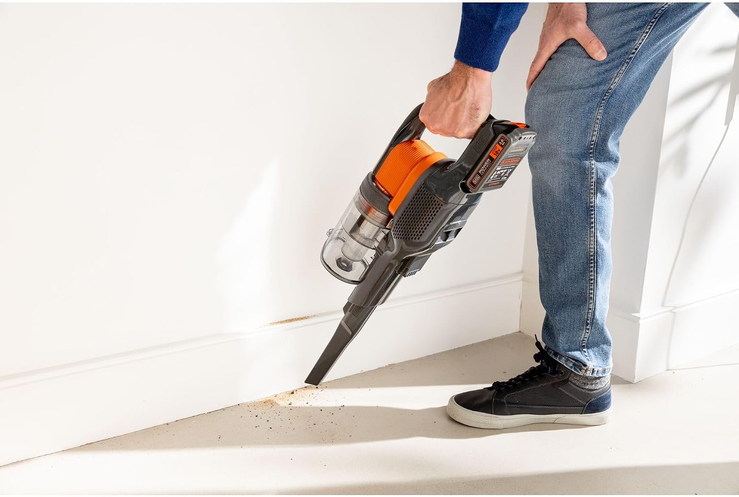 Black+Decker BHFEV182C 4-in-1 Cordless Upright Vacuum Cleaner (18 V, 2.0 Ah, To, Electric Brush Head, Narrow Spacer, Charger and Wall Mount)