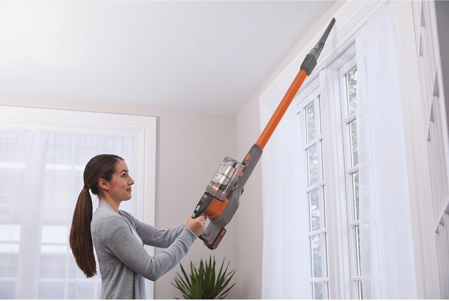 Black+Decker BHFEV182C 4-in-1 Cordless Upright Vacuum Cleaner (18 V, 2.0 Ah, To, Electric Brush Head, Narrow Spacer, Charger and Wall Mount)