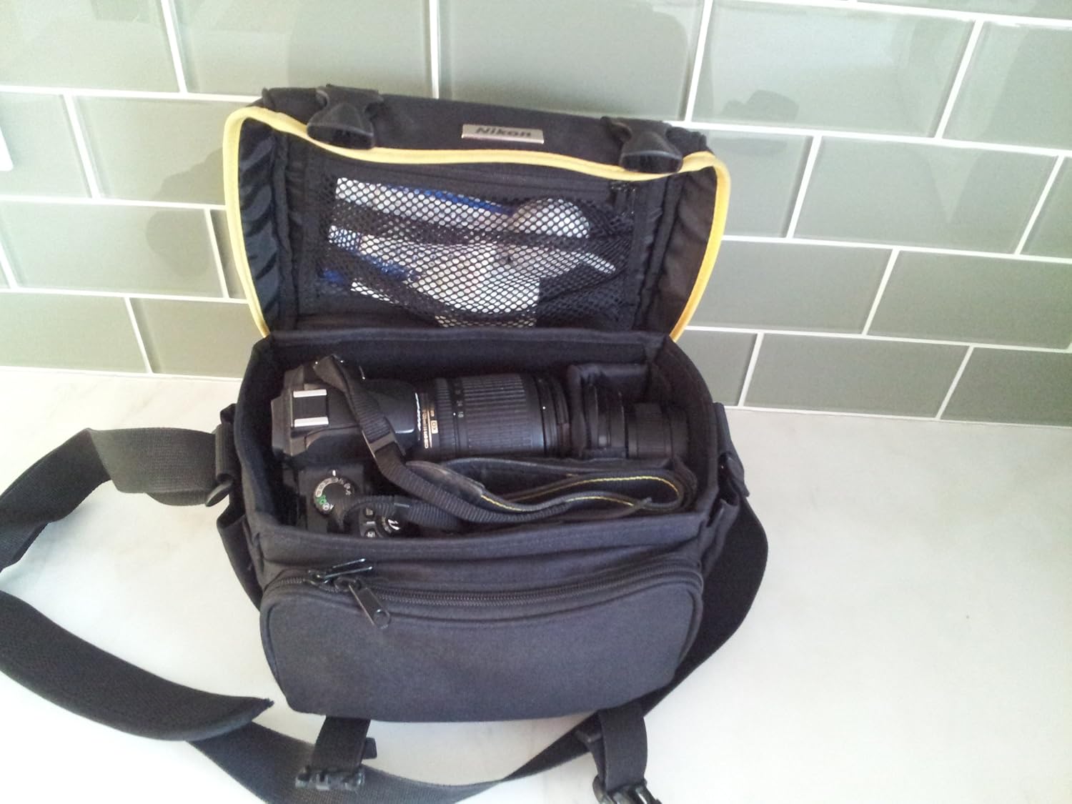 Nikon D40x 10.2MP Digital SLR Camera with 18-135mm f/3.5-5.6G ED-IF AF-S DX Zoom-Nikkor Lens