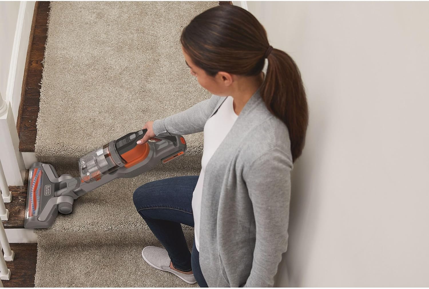 Black+Decker BHFEV182C 4-in-1 Cordless Upright Vacuum Cleaner (18 V, 2.0 Ah, To, Electric Brush Head, Narrow Spacer, Charger and Wall Mount)