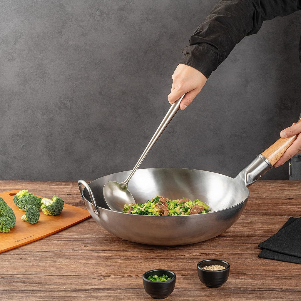 Restaurantware Stainless Steel Wok Ladle 10 Count 17 Inch Long Handle Cooking Utensil, Heat-Resistant, Dishwasher-Friendly Wok Accessory, Silver Kitchen Tool for Sauces and Soups