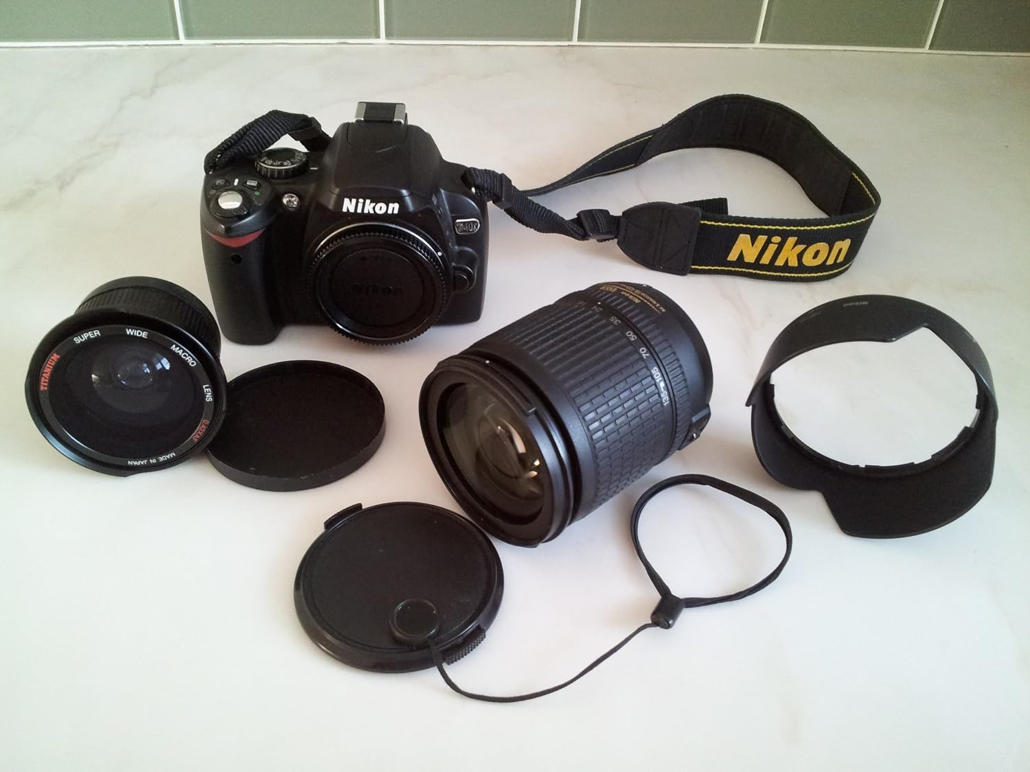Nikon D40x 10.2MP Digital SLR Camera with 18-135mm f/3.5-5.6G ED-IF AF-S DX Zoom-Nikkor Lens