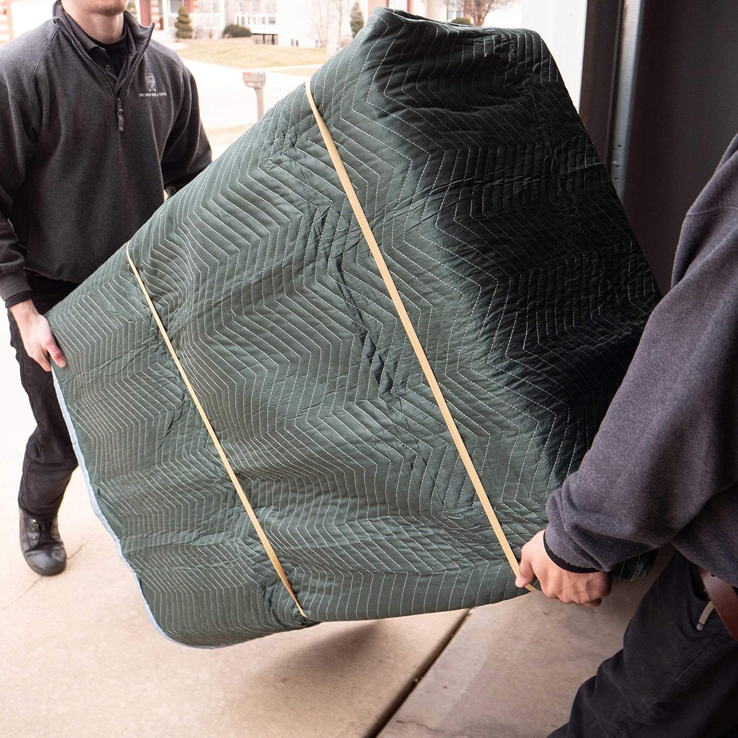 US Cargo Control 80 Inch X 72 Inch Mega Mover Moving Blankets And 25 Inch (50 Inch Fully Stretched) Moving Bands - Durable Protection During A Move Or While In Storage – 4 Blankets, 12 Rubber Bands