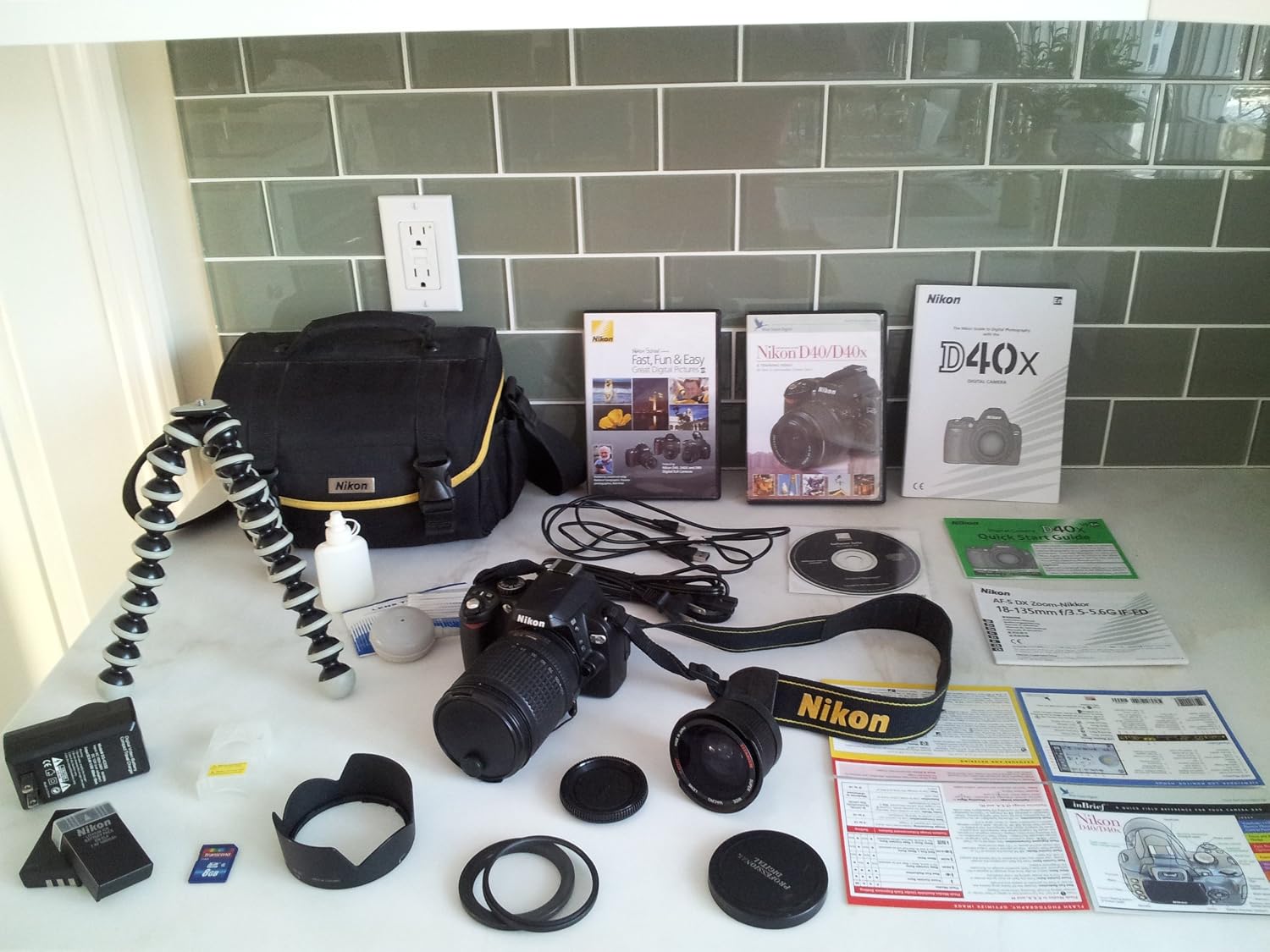 Nikon D40x 10.2MP Digital SLR Camera with 18-135mm f/3.5-5.6G ED-IF AF-S DX Zoom-Nikkor Lens